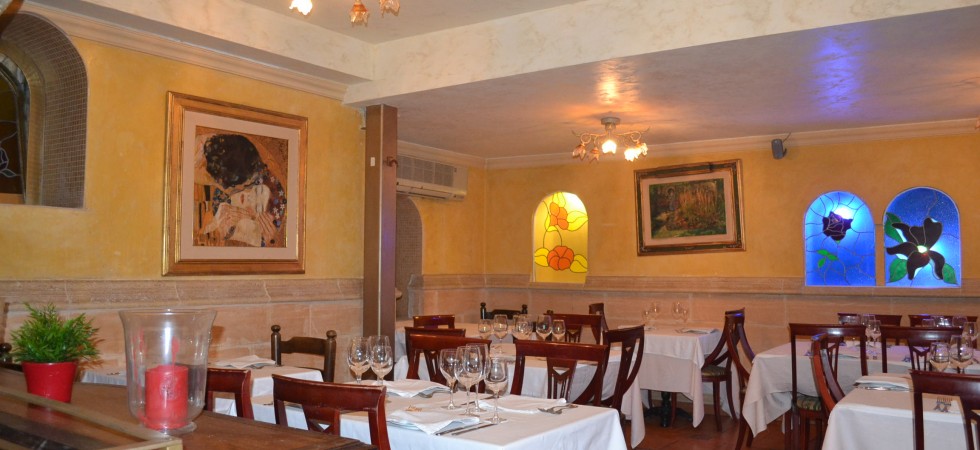 Restaurant for Sale in Palma Old Town – Leasehold (Traspaso) – Character Property with Charm!