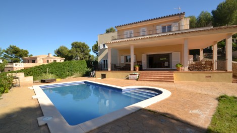 For Sale – Contemporary villa with private pool