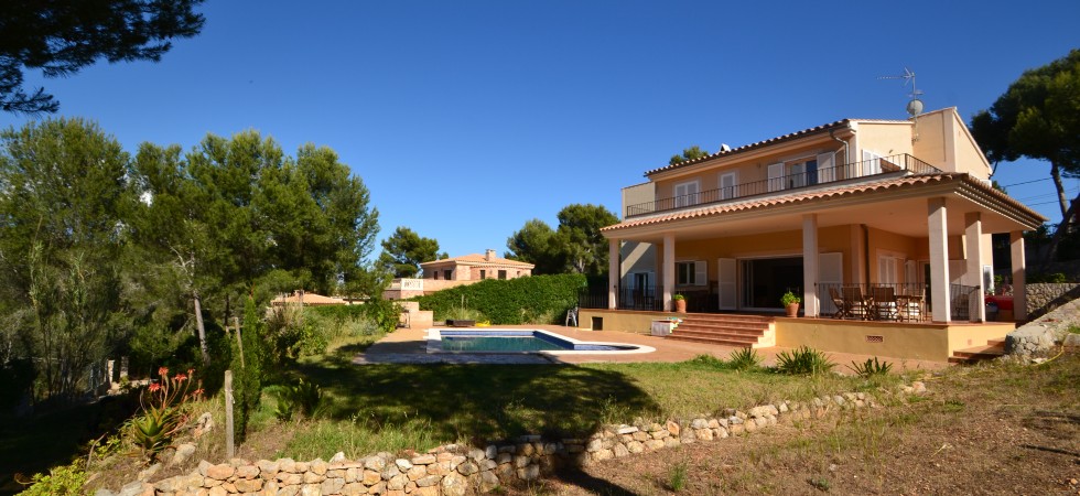 For Sale – Contemporary villa with private pool