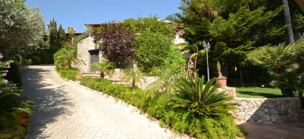 For Sale – Luxury Villa with Sea Views in Es Catala-Illetes
