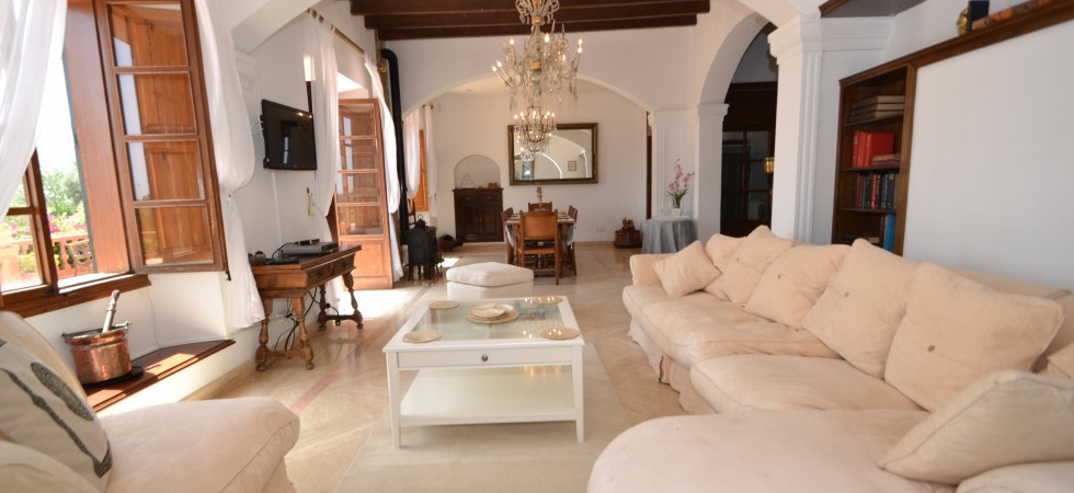 For Sale – Luxury Character Villa with Mountain and Sea Views in Genova