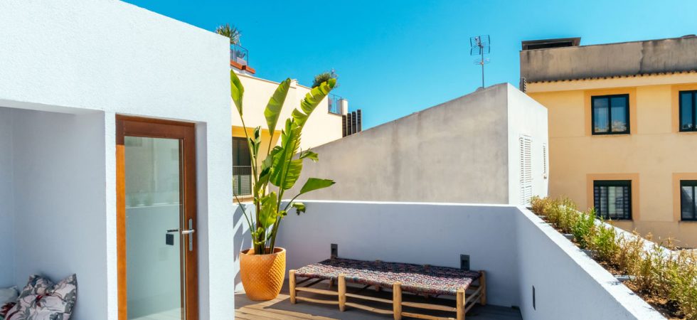 Urban Town House in Santa Catalina for Sale with Pool and Roof Terrace
