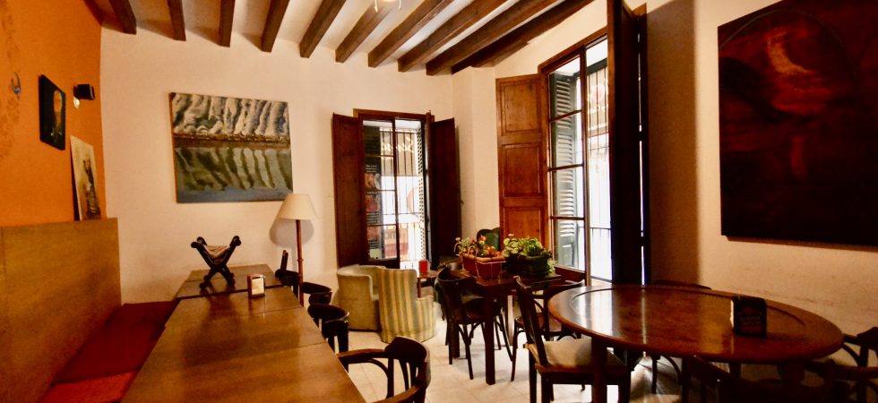 Character Bar Cafe for Sale in Prime Palma Old Town Location – Leasehold (Traspaso)