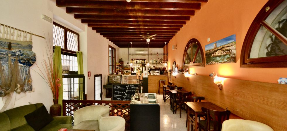 Character Bar Cafe for Sale in Prime Palma Old Town Location – Leasehold (Traspaso)