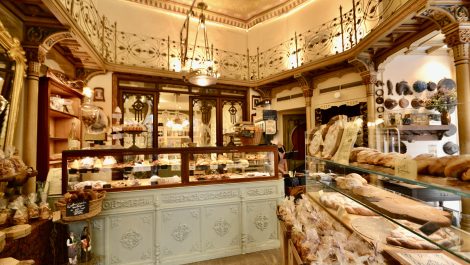 Retail Shop in Iconic Building in Prime Location of Palma Old Town – Leasehold (Traspaso)
