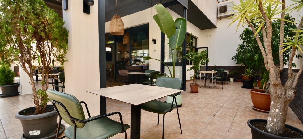 Restaurant with Large Terrace in Palma – Leasehold (Traspaso)