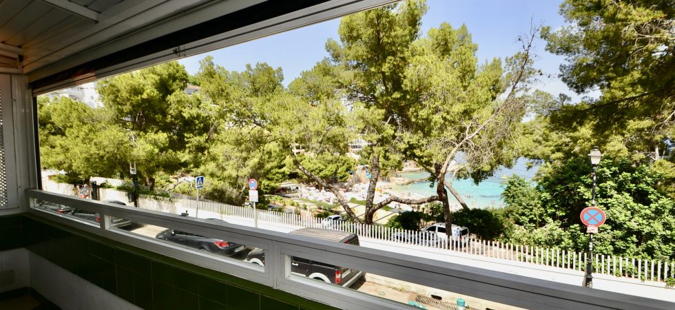 Restaurant in Beach Front Location in Calvia for Sale – Freehold