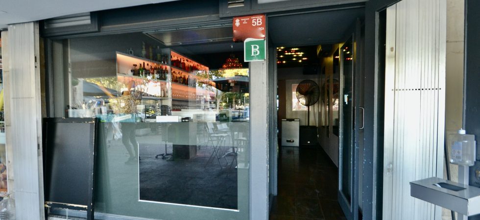 Bar with Music Licence & Terrace – Front Line Palma Mallorca (Traspaso)