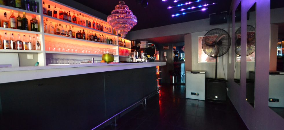 Bar with Music Licence & Terrace – Front Line Palma Mallorca (Traspaso)