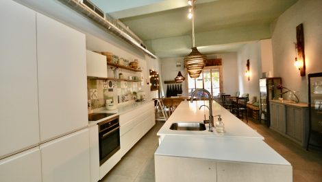 Commercial Kitchen for Sale in Santa Catalina – Leasehold (Traspaso)
