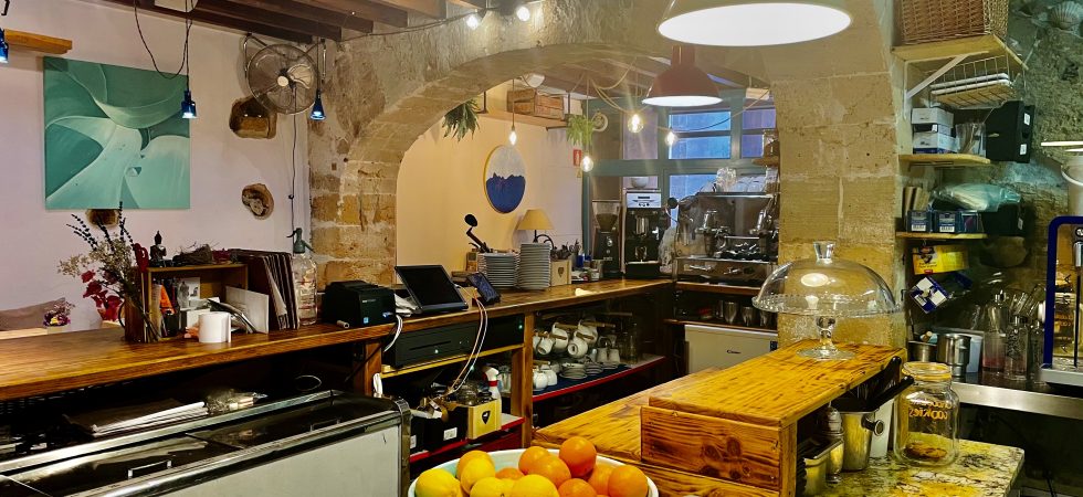 Bar Cafeteria in Old Town Palma Mallorca – Leasehold Business Transfer (Traspaso)
