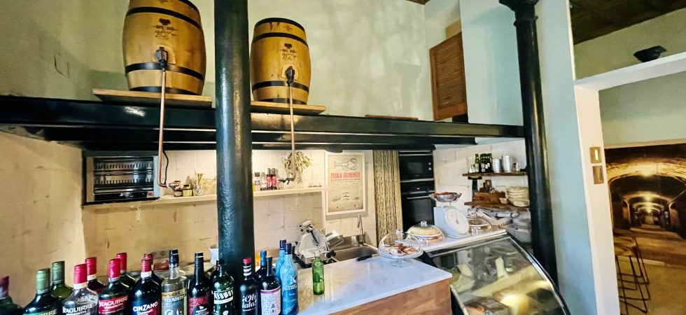 Bar with Terrace in Old Town Palma Mallorca – Leasehold (Traspaso)